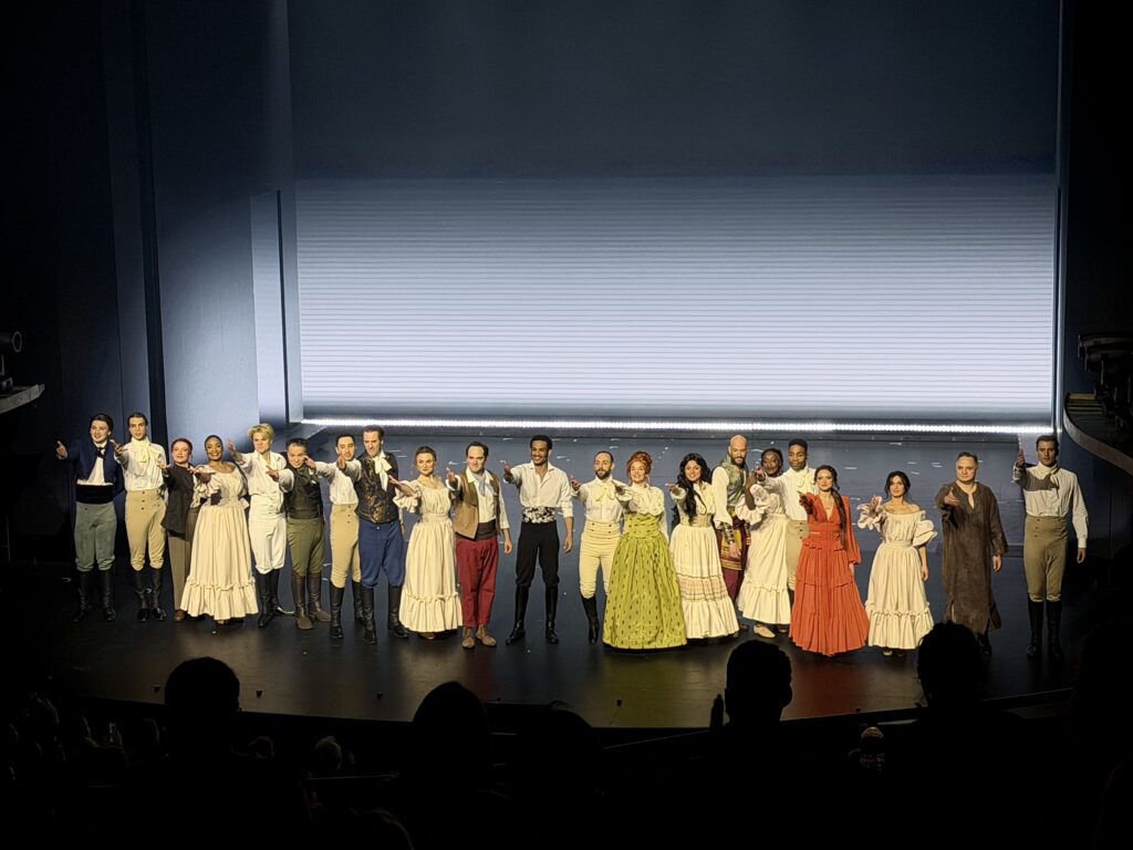 La troupe de "MONTE-CRISTO" aux Folies Bergère - AMBIVALENT©